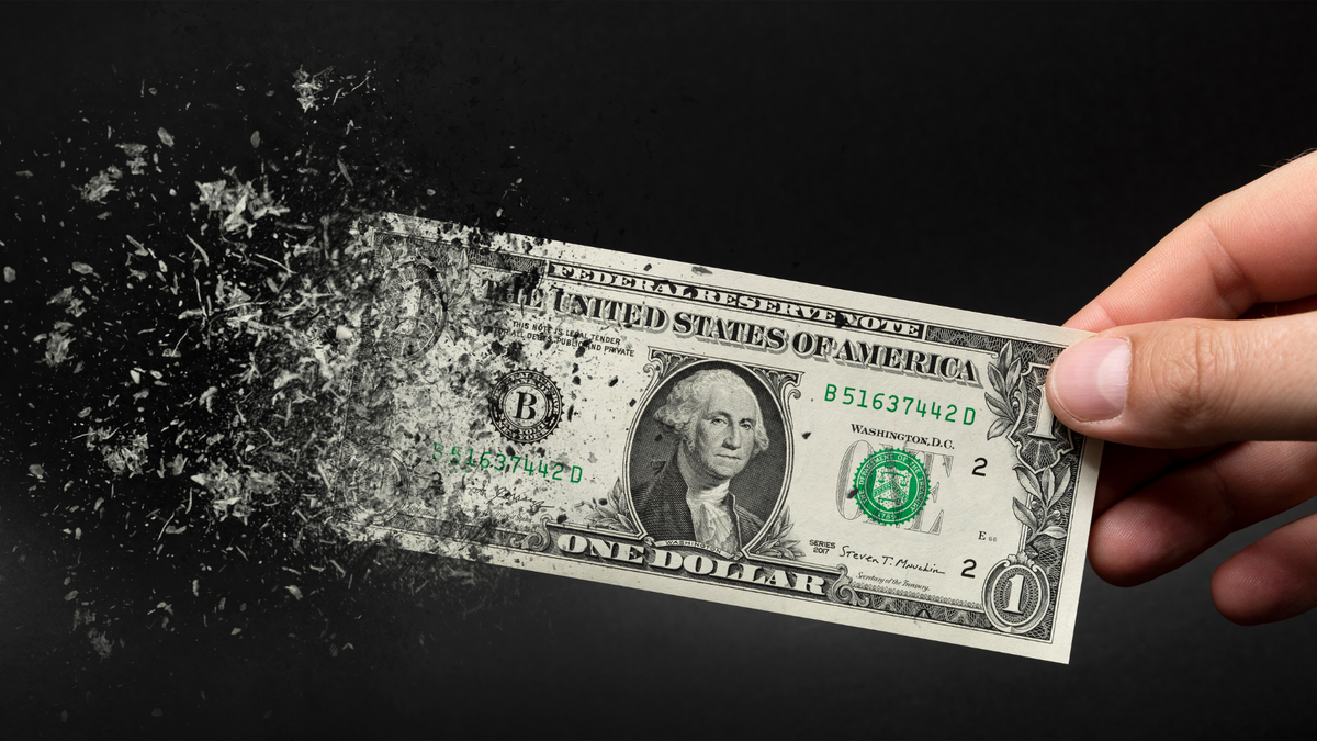 Dollar hələ də liderdir, amma əvvəlki qədər toxunulmaz görünmür.